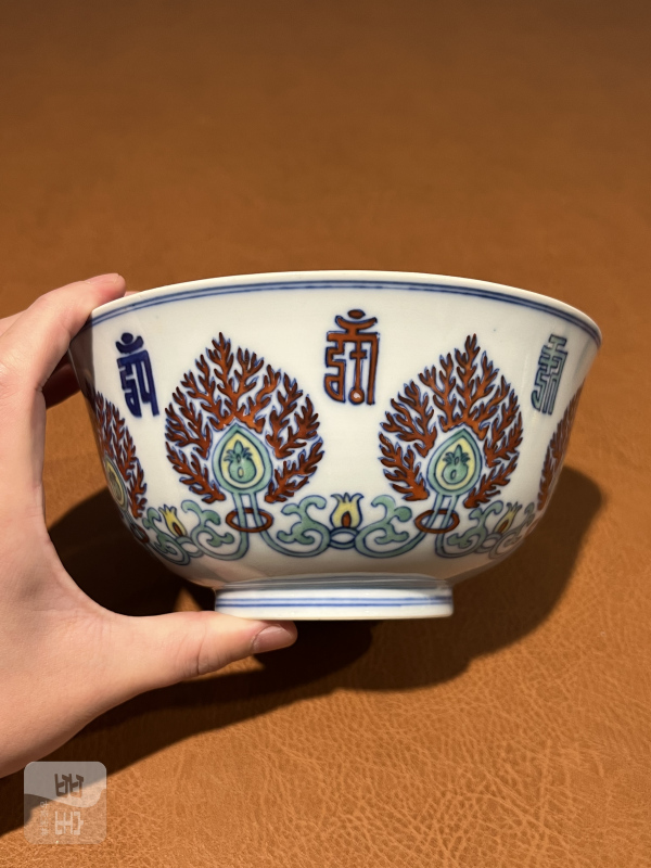 清乾隆 斗彩缠枝宝相花梵文碗 - 图4